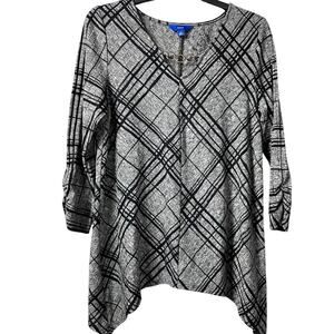 Apt 9 Geometric Print Blouse Size Medium Gray Black 3/4 Sleeve Asymmetrical Hem